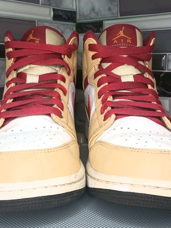Men\'s Size 9.5/Air Jordan 1 Mid \
